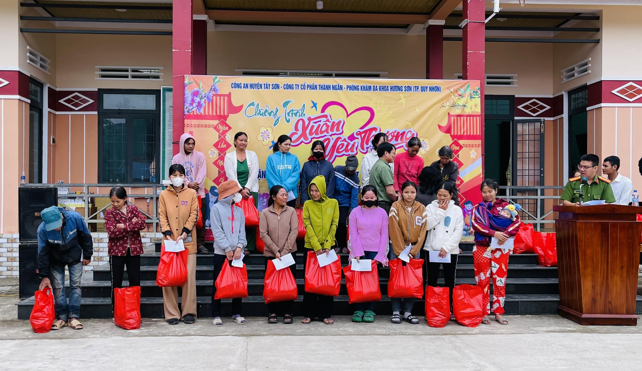 Đa khoa Hương Sơn lan toả yêu thương, trao gửi sức khoẻ